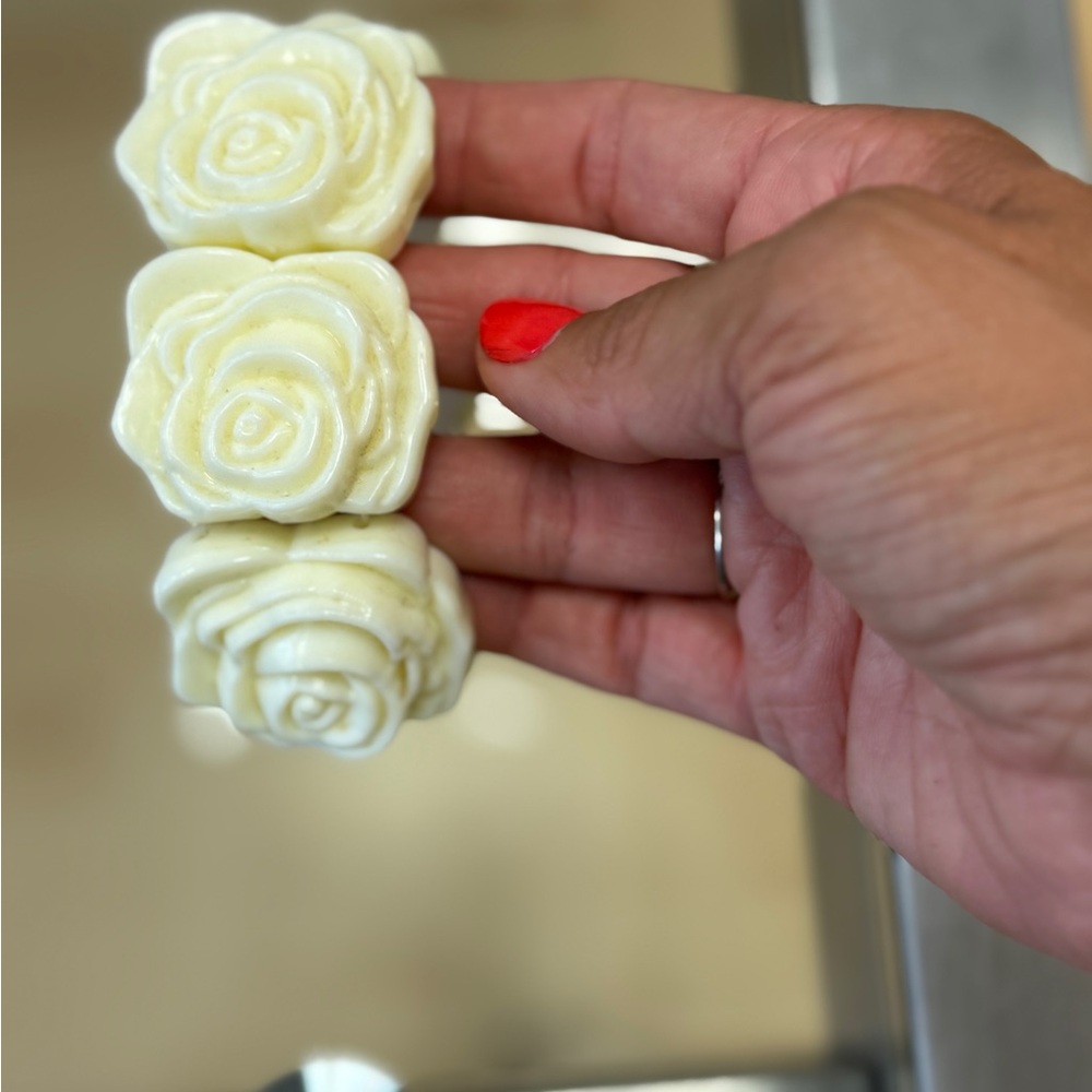 Chic Cream Rose Bracelet
